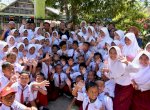 Senangnya Siswa SDN 163 Ara Bulukumba Disambangi Gubernur Andi Sudirman