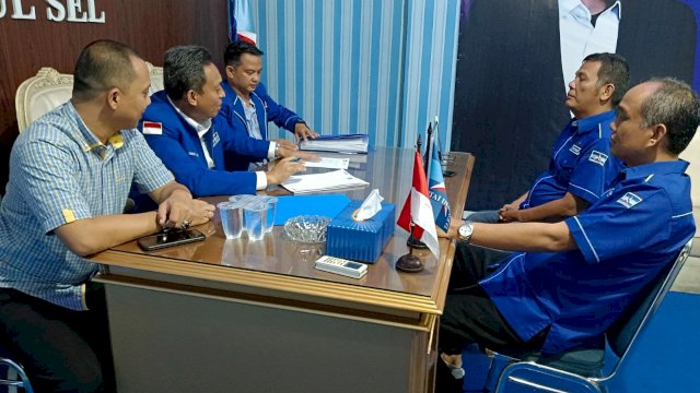 Wakil Ketua DPC Demokrat Pinrang, Muhtadin resmi mendaftarkan diri sebagai Calon Ketua DPC Demokrat Pinrang, pada Senin (24/10/2022). (Istimewa) 