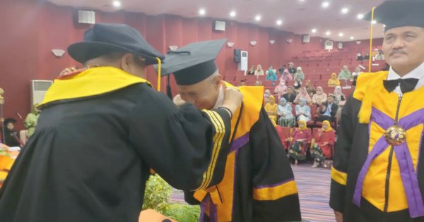 Rektor UNM Kukuhkan Dosennya Jadi Guru Besar 