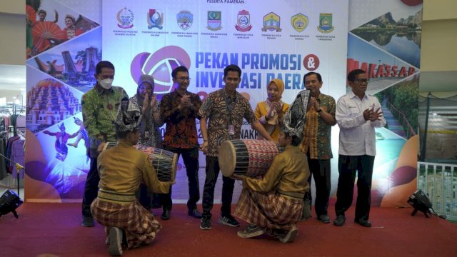 Dalam rangka mempromosikan peluang Investasi, Pariwisata, Perdagangan dan UMKM di Indonesia khususnya di Kota Makassar, Dinas Pariwisata Kota Makassar ikut memeriahkan pelaksanaan "Pekan Promosi & Investasi Daerah 2022" di Panakukang Square.