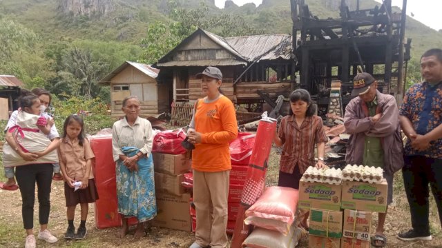 Pemerintah Provinsi (Pemprov) Sulsel menyalurkan bantuan untuk korban kebakaran di Kabupaten Tana Toraja. 