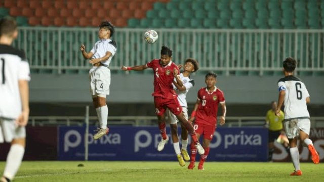 Skuad Timnas Indonesia U-17 saat melawan Timnas Guam U-17 di kualifikasi Piala Asia di Stadion Pakansari, Bogor, Senin (3/10/2022). (foto: PSSI) 