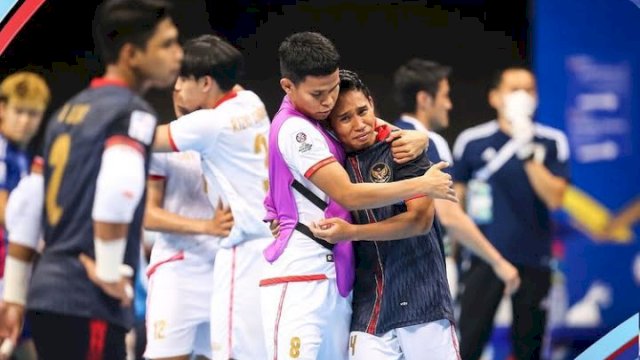 Momen Timnas Futsal Indonesia saat terhenti di babak 8 besar Piala Asia Futsal 2022 usai kalah 3-2 dari Timnas Futsal Jepang. (foto: Official Federasi Futsal Indonesia)