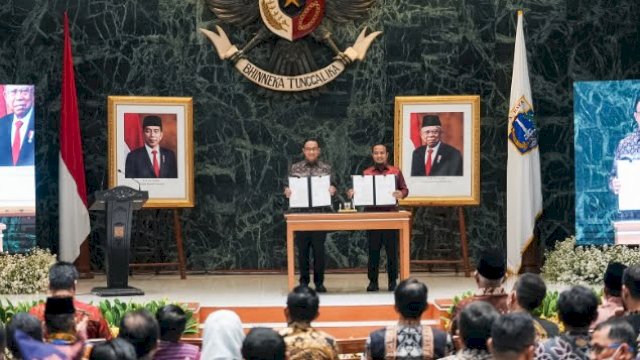 Penandatanganan Kesepakatan Bersama antara Pemerintah Provinsi DKI Jakarta dengan Pemerintah Provinsi Sulsel tentang Pengembangan Potensi Daerah dan Peningkatan Pelayanan Publik.