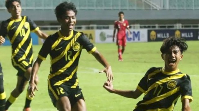 Selebrasi Timnas Malaysia U-17 usai mencetak gol ke gawang Indonesia U-17 di laga keempat Grup B, Kualifikasi Piala Asia U-17. 