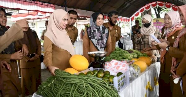 Bupati Indah Resmi Buka Bazar Pangan Murah, Ini Daftar Harga yang Dipatok