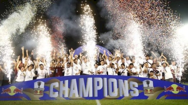 Momen PSM Saat juara Piala Indonesia 2018-2019 usai mengalahkan Persija Jakarta dengan skor 2-0 di leg kedua dan agregat menjadi 2-1. (foto: PSM Makassar)