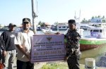 Andi Sudirman Serahkan Bantuan Kapal Perikanan ke Nelayan di Bone