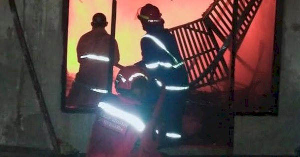 2 Rumah Warga di Makassar Dilalap Si Jago Merah