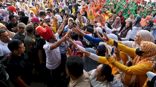 Gubernur Andi Sudirman Gunakan Passapu di Jalan Santai Sulsel Anti Mager di Jeneponto