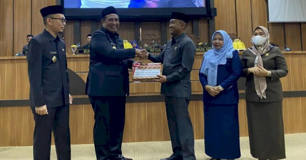 Bupati Maros Serahkan Rancangan APBD Pokok 2023