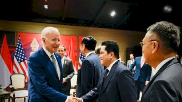 Menteri Badan Usaha Milik Negara (BUMN) Erick Thohir turut mendampingi Presiden Joko Widodo (Jokowi) yang menggelar pertemuan bilateral dengan Presiden Amerika Serikat (AS) Joe Biden di Nusa Dua, Kabupaten Badung, Bali, Senin (14/11/2022). (dok: KBUMN)