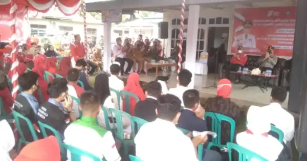 Jelang HUT RI ke77, Penjagub Gorontalo Bagi 10 Juta Bendera Merah Putih