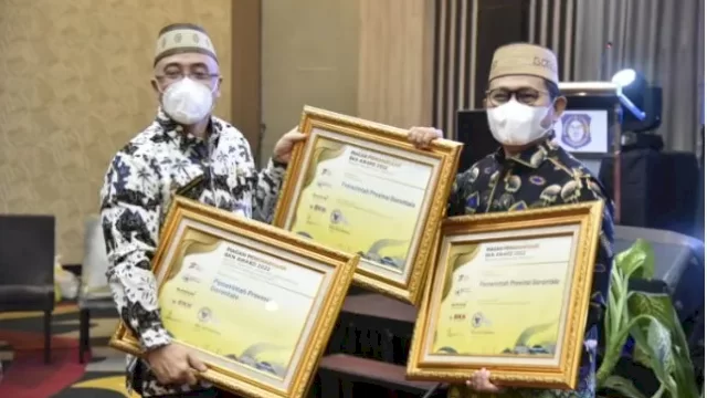 Pemerintah provinsi Gorontalo menerima 3 penghargaan dari BKN Award 2022. Penghargaan diserahkan oleh Kepala BKN pusat kepada Penjagub Gorontalo di kegiatan Forum Komunikasi Kepegawaian Provinsi Gorontalo, di Ballroom Hotel Aston Gorontalo, pada Jumat (22/8/2022).