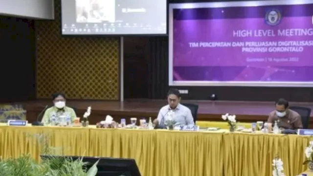 Penjagub Hamka Noer mengikuti kegiatan High Level Meeting Tim Percepatan dan Perluasan Digitalisasi Daerah Provinsi Gorontalo (TP2DD) di Ruang Pertemuan Kantor Perwakilan Bank Indonesia Provinsi Goronalo, Kamis (18/8/2022).