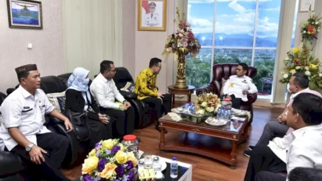 Penjagub Hamka Hendra Noer menerima audiensi Badan Penyelenggara Jaminan Sosial Ketenagakerjaan (BPJS-TK) Provinsi Gorontalo, yang melaporkan pembayaran klaim jaminan kepada pesertanya sebesar Rp75,7 miliar, pada Rabu (31/8/2022).