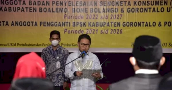 Ini Pesan Penjagub Hamka Usai Lantik 9 Anggota BPSK Gorontalo