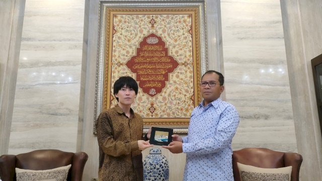 Wali Kota Makassar, Moh. Ramdhan 'Danny' Pomanto saat menerima kunjungan Japan International Cooperation Agency (JICA) yang ingin melanjutkan kerjasama dengan Kota Makassar di bidang peningkatan kapasitas sumber daya manusia khususnya di Perumda Air Minum Makassar.