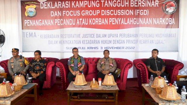 Kepolisian Resort (Polres) Luwu Utara menggelar deklarasi kampung tangguh bersinar dan Focus Group Discusion (FGD), di Lapangan Subiantoro Sukamaju, Kabupaten Luwu Utara, Kamis (3/11/2022).