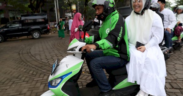 Spesial HUT Kota Makassar, Gojek Beri Potongan Harga Bagi Jamaah Shalat Subuh Berjamaah