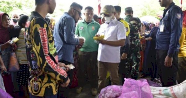 Hamka Layani Masyarakat di Pasar Murah dan Beri Bantuan ke 334 UMKM