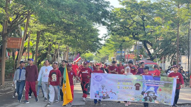 Ketua DPRD Makassar Rudianto Lallo saat melepas dan mengikuti Tabligh Akbar dan Jalan Sehat keluarga besar Muhammadiyah Mamajang di Makassar, Minggu (6/11/2022) dalam rangka Muktamar Muhammadiyah dan Aisyiyah ke-48 di Solo, pada tanggal 18-20 November 2022.