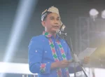 Rudianto Lallo Kenakan Baju Adat Toraja Saat Bacakan Sejarah Kota Makassar