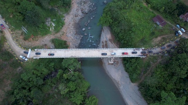 Penampakan jembatan Lanrange di Desa Awo, Kecamatan Keera, Kabupaten Wajo, yang telah difungsikan usai dilakukan peresmian oleh Gubernur Sulawesi Selatan, Andi Sudirman Sulaiman pada Jumat (11/11/2022). 