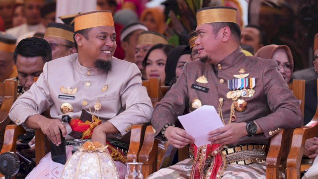 Gubernur Sulawesi Selatan Andi Sudirman Sulaiman menghadiri acara 702 tahun Kabupaten Gowa dengan tema 'Bangkit dengan Kolaborasi', di Kawasan Museum Balla Lompoa, Kamis 17 November 2022.