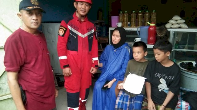 Bocah kakak beradik yang hanyut akibat terbawa arus banjir di perumahan Green Sudiang Residence, Kecamatan Biringkanya, sudah ditemukan, Jumat sore (18/11/2022).