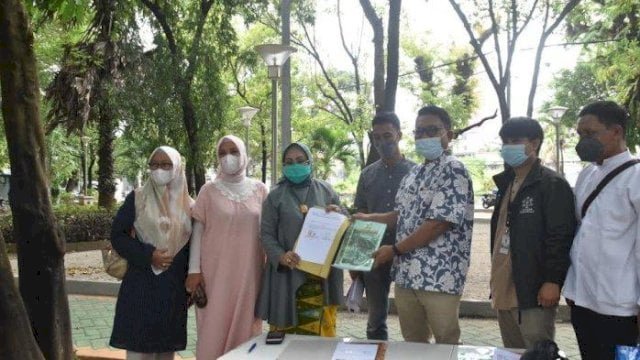 Yayasan Hadji Kalla (YHK) bersama Dinas Lingkungan Hidup Makassar meresmikan program penataan dan revitalisasi Taman Hasanuddin yang berada di Jalan Sultan Hasanuddin Kota Makassar, Sabtu (4/9/2022).