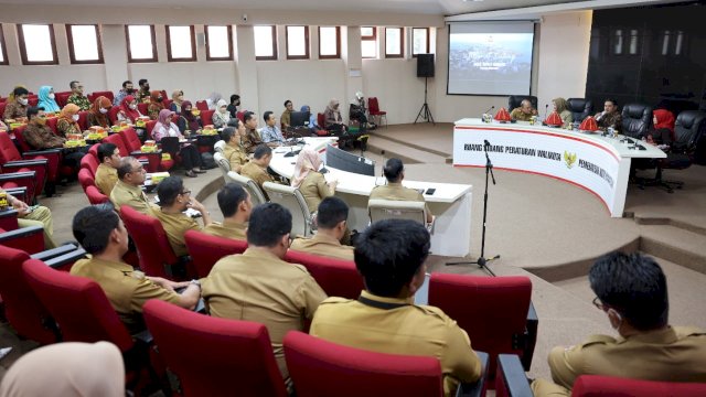 Wakil Wali Kota Makassar, Fatmawati Rusdi saat menerima kunjungan studi komparasi Pemerintah Kabupaten Jombang di Balaikota Makassar, Selasa (22/11/2022).