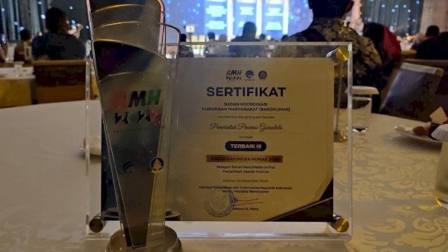 Dinas Kominfo dan Statistik (Diskominfotik) Pemprov Gorontalo meraih juara III siaran pers pada Anugerah Media Humas (AMH) 2022 di Hotel Marriot, Yogyakarta, Kamis (24/11/2022).