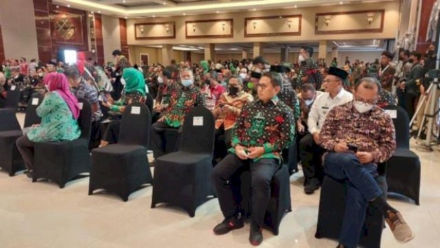 Penjagub Hamka Hendra Noer (dua dari kanan) saat menghadiri pembukaan Musyawarah Nasional (Munas) XI Korps Alumni Himpunan Mahasiswa Islam (KAHMI), di Kota Palu, Sulawesi Tengah, Jumat (25/11/2022). 