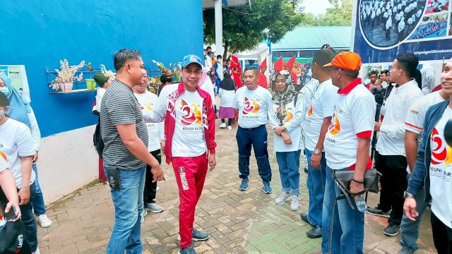 Ketua DPRD Makassar Rudianto Lallo hadiri dan lepas jalan sehat SMPN 36 Makassar yang dilaksanakan di Kelurahan Laikang, Kecamatan Biringkanaya, Makassar, Sabtu (26/11/2022).