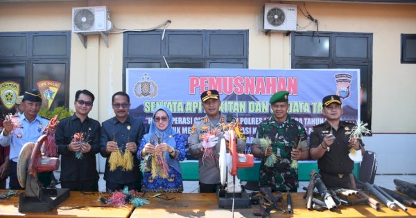 Polres Lutra Musnahkan 333 Senpi Rakitan, Bupati Indah Harap Situasi Makin Kondusif