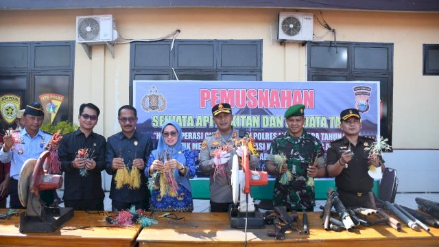 Polres Lutra Musnahkan 333 Senpi Rakitan, Bupati Indah Harap Situasi Makin Kondusif