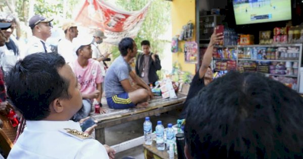 Listrik Lae-lae 24 Jam, Warga Ajak Gubernur Andalan Nonton Bareng Siang Hari