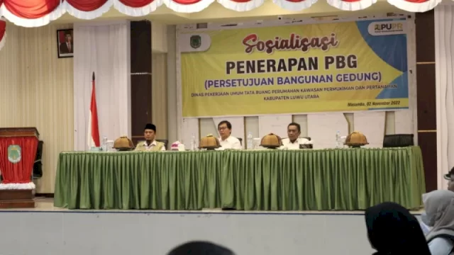 Dinas Pekerjaan Umum, Tata Ruang, Perumahan, Kawasan Permukiman dan Pertanahan (DPUTRKP2), menggelar Sosialisasi Penerapan PBG, Rabu (2/11/2022), di Aula La Galigo Kantor Bupati.