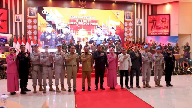 Wali Kota Makassar Moh Ramdhan ‘Danny’ Pomanto hadir dalam perayaan HUT KORPS Brimob Polri ke 77 tahun di Aula Mappaoddang Polda Sulsel, Jalan Perintis Kemerdekaan KM 18 Makassar, Senin (14/11/2022).