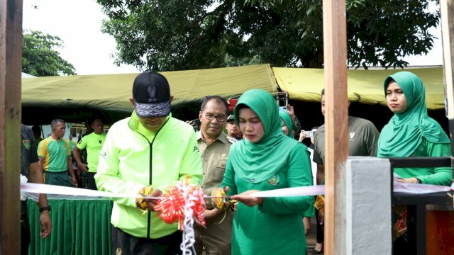 Wali Kota Makassar Moh. Ramdhan "Danny" Pomanto meresmikan lorong wisata Yonarmed 6 Tamarunang, di Jalan Mappaodang, Selasa (15/11/2022).