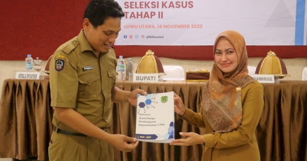 Dokumen Grand Design Pembangunan Kependudukan 2022-2047 Diserahkan ke Bupati Luwu Utara