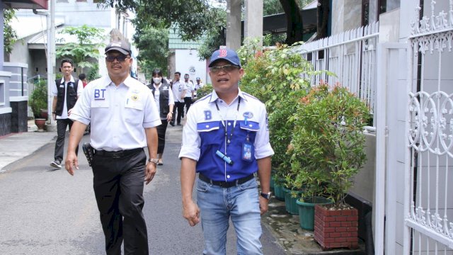 Program Penagihan Serentak Perumda Air Minum Kota Makassar terus berlanjut, hari ini (16/11/2022). Para Direksi kembali turun ke lapangan untuk melakukan penagihan kepada pelanggan yang melakukan tunggakan lebih dari 2 bulan.