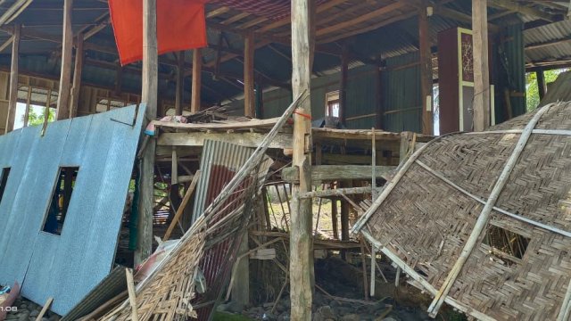 Pemerintah Provinsi Sulawesi Selatan kembali menyalurkan bantuan untuk korban banjir. Kali ini untuk Kabupaten Jeneponto, pada Ahad (20/11/2022).