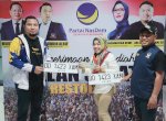 Peraih Hadiah Jalan Sehat NasDem Sulsel Akhirnya Terima Plat dan STNK Mobilnya