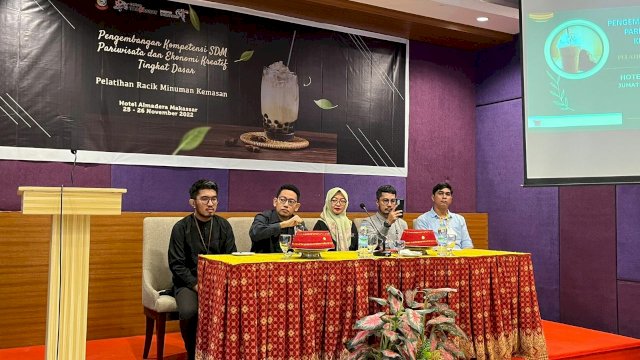 Wujudkan 10.000 SDM Ekraf, Dispar Makassar Gelar Pelatihan Racik Minuman Kemasan