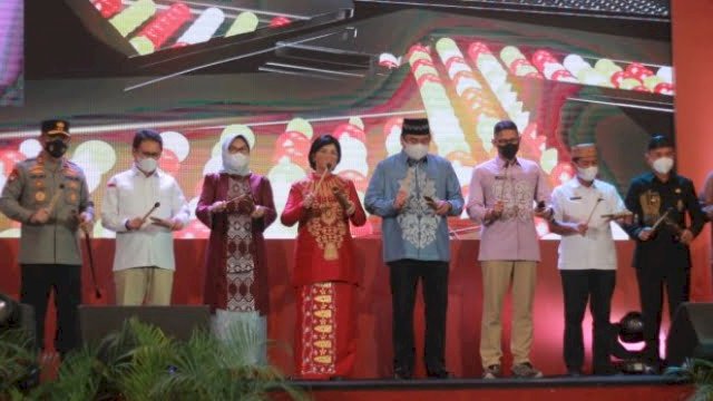 Menteri Pariwisata dan Ekonomi Kreatif, Sandiaga Salahudin Uno saat menghadiri Hulondalo Art & Craft Festival yang diselenggarakan oleh Bank Indonesia di Balroom Grand Palace Convention Center, Rabu (13/07/2022).