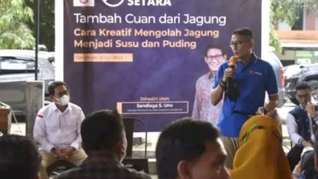 Menteri Parawisata dan Ekonomi Kreatif (Menparekraf) Sandiaga Salahudin Uno, saat menghadiri pelatihan pengolahan jagung menjadi susu dan puding di Restoran Upnormal, Kota Gorontalo, Rabu (13/7/2022).