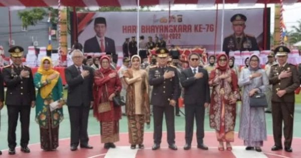 Bersama Kapolda Gorontalo, Penjagub Hamka Ikuti Upacara HUT Ke-76 Bhayangkara