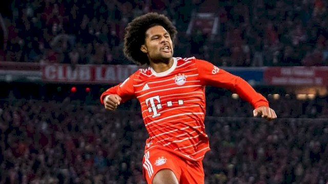 Seleberasi Serge Gnabry yang mencetak hattrick di laga melawan Werder Bremen di Allianz Arena, Rabu dinihari (9/11/2022). (foto: ig/@fcbayern)